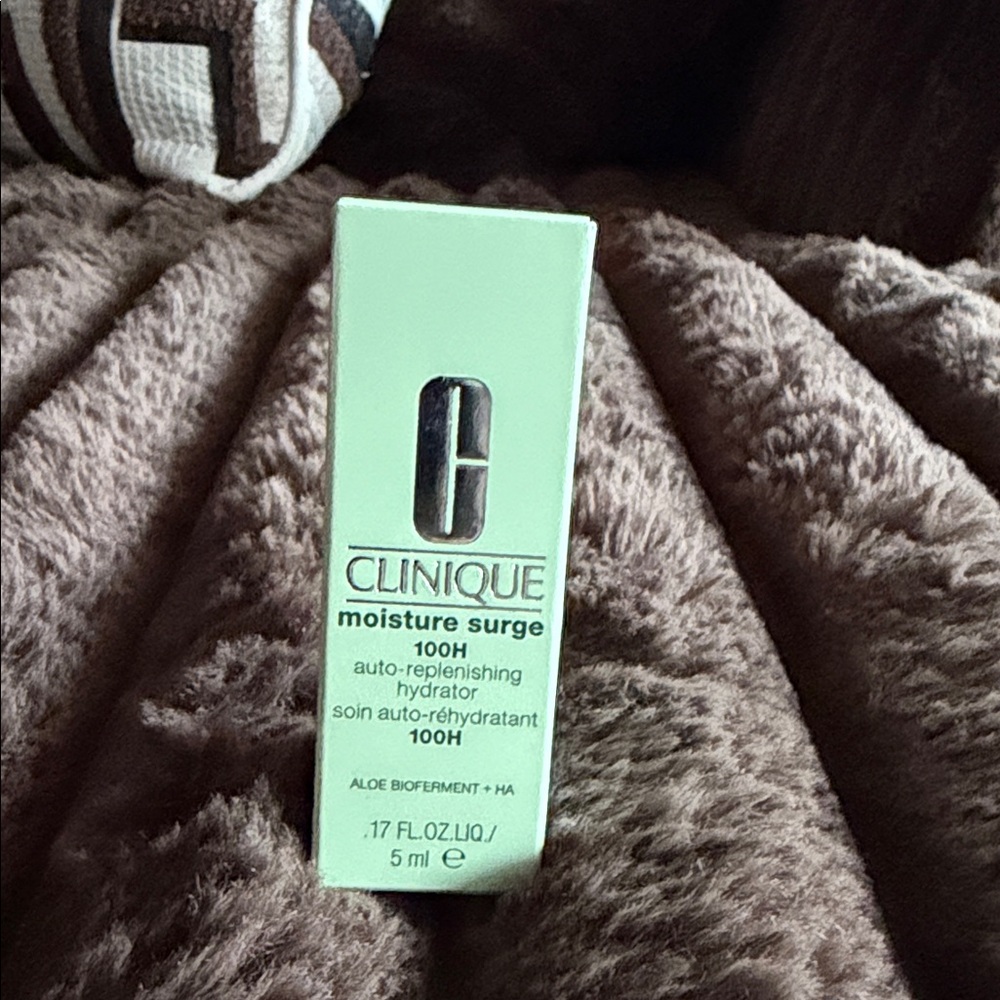 Clinique Moisture Surge 100H Hydrator in Mint Green